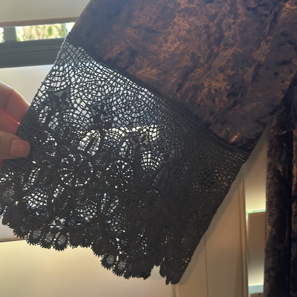 Light weight Velvet “Looking” Top - Picture 4 of 6